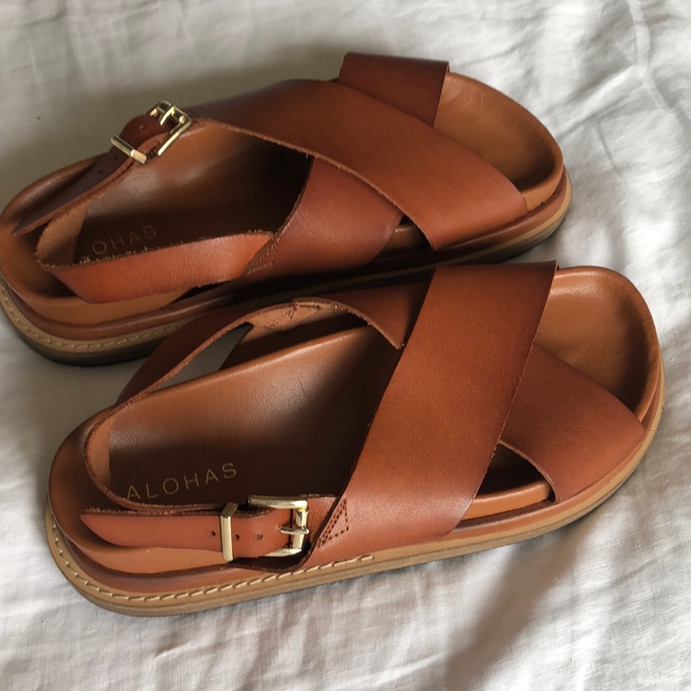 ALOHAS Tan Leather Cross-Strap Sandals with Gold Buckle